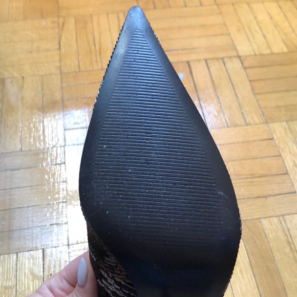 Nine West Mid Pointy Toe Pump w/ Fabric Print - Picture 3 of 3